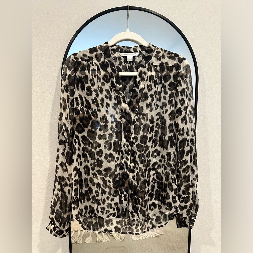 Diane Von Furstenberg Silk Leopard Chiffon Blouse Size 4